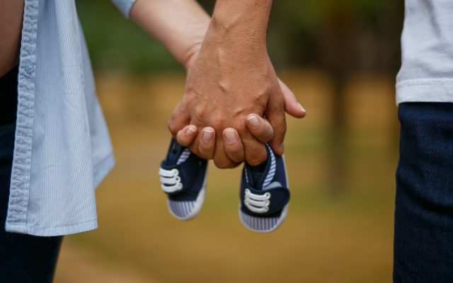 Las prestaciones por maternidad: exentas en el IRPF. Hacienda deberá devolver lo indebido